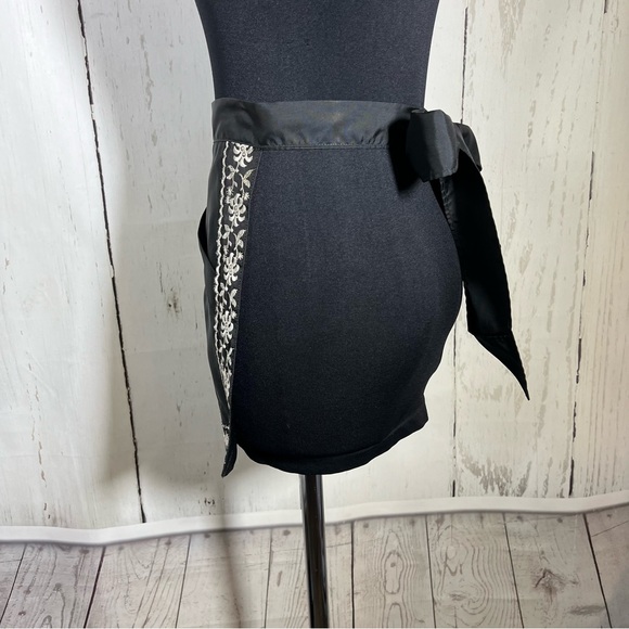 Vintage Queen Brand by Gruen Co. Cocktail Hostess Half Embroidered Apron - Picture 6 of 16